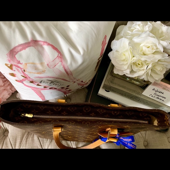 SOLD! Louis Vuitton Monogram Luco Tote!❤️. - Picture 2 of 8